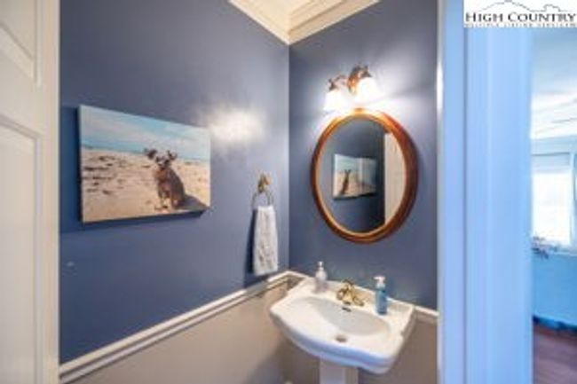 Main level 1/2 Bath | Image 19