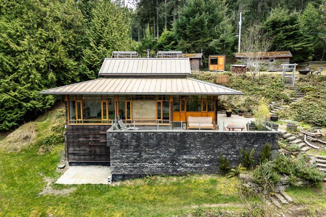 276 Porter Road, House other with 1 bedrooms, 2 bathrooms and null parking in Mayne Island BC | Image 1