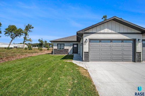 624 Harter Dr, Madison, SD, 57042 | Card Image