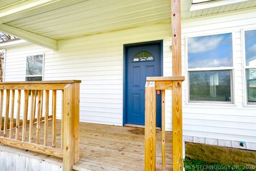 100 2nd St, Haileyville, OK, 74546-2215 | Card Image