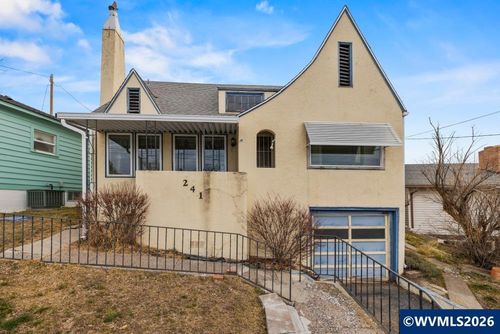 241 Hillside Ave, Klamath Falls, OR, 97601-2333 | Card Image