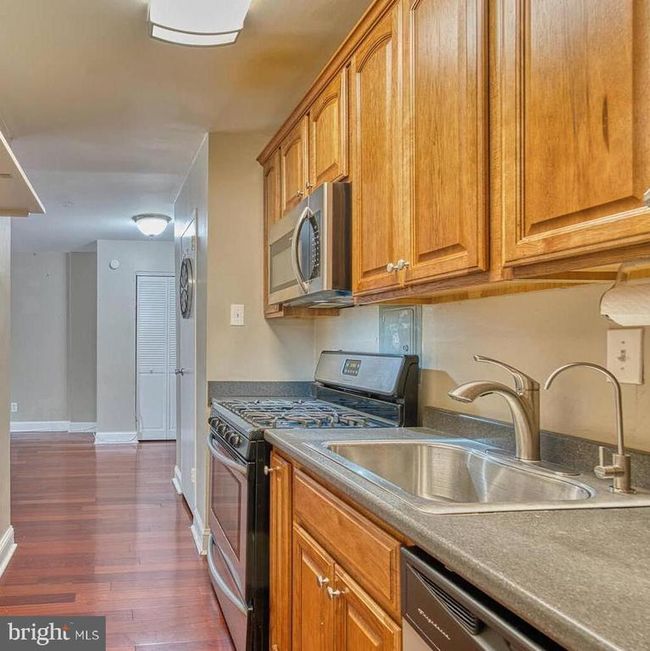 UNIT-101 - 5340 Holmes Run Pkwy, Condo with 1 bedrooms, 2 bathrooms and null parking in ALEXANDRIA VA | Image 6