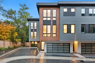 A - 113 6th Street, Townhouse with 4 bedrooms, 2 bathrooms and 2 parking in Kirkland WA | Image 3