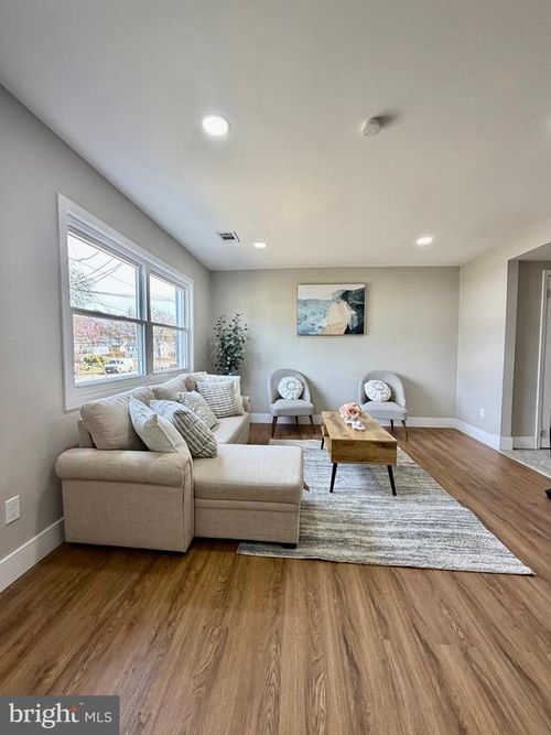 2308 Vermont Ave, LANDOVER, MD, 20785-3300 | Card Image