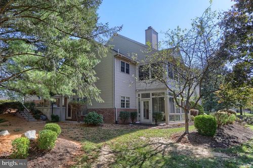 24 Glasgow Ct, HERSHEY, PA, 17033-2174 | Card Image