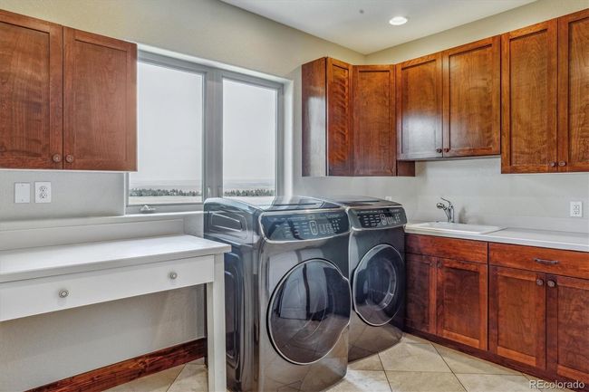 Large laundry room | Image 25