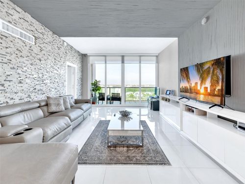 ph01-100 Bayview Dr, Sunny Isles Beach, FL, 33160-4781 | Card Image