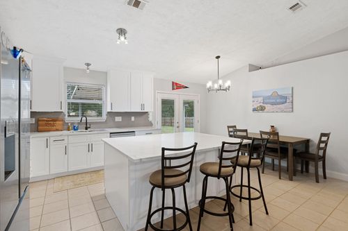 8816 Kiwi Pl, Navarre, FL, 32566-2418 | Card Image