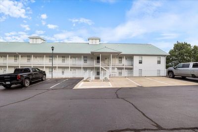 310 - 275 Flynn Rd, Condo with 3 bedrooms, 2 bathrooms and null parking in LAKE OZARK MO | Image 2