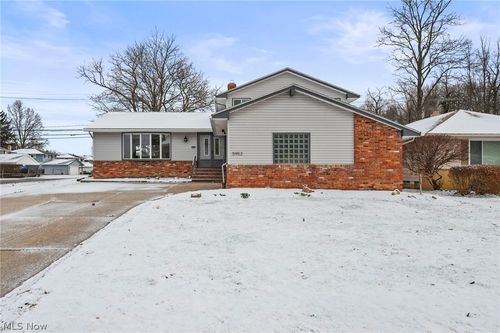 5953 Ashcroft Dr, Mayfield Heights, OH, 44124-3136 | Card Image