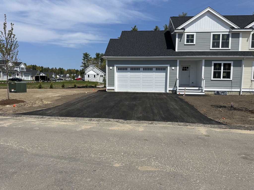Sarahbeth Ln, Rochester, MA 02770