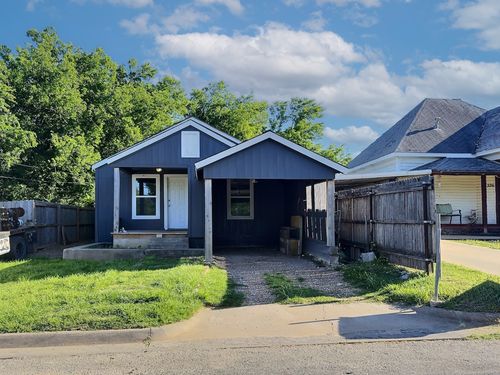 330 E Thompson St, Jacksboro, TX, 76458-1816 | Card Image