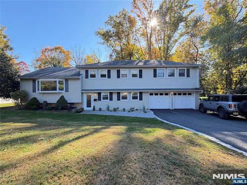 8 Hillside Ct E, Morris Plains, NJ, 07950-2007 | Card Image