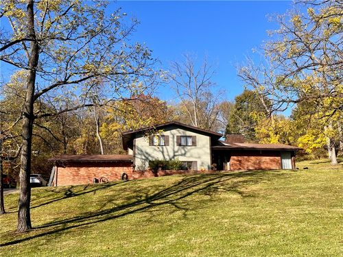 306 Black Walnut Dr, Greensburg, PA, 15601-8863 | Card Image