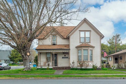 302 Ne D St, Grants Pass, OR, 97526-2169 | Card Image
