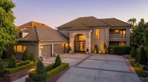 2635 W Lake Van Ness Cir, Fresno, CA, 93711-7024 | Card Image