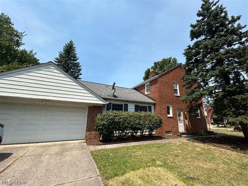 4856 Edsal Dr, Lyndhurst, OH, 44124-2303 | Card Image
