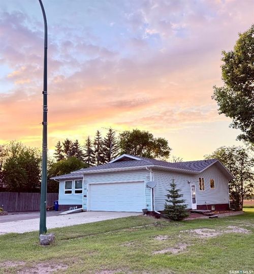 319 Finley Ave, Cut Knife, SK, S0M0N0 | Card Image