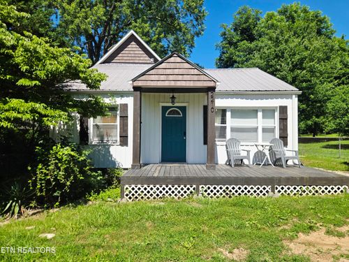 2210 Bradshaw Garden Rd, Knoxville, TN, 37912-5884 | Card Image