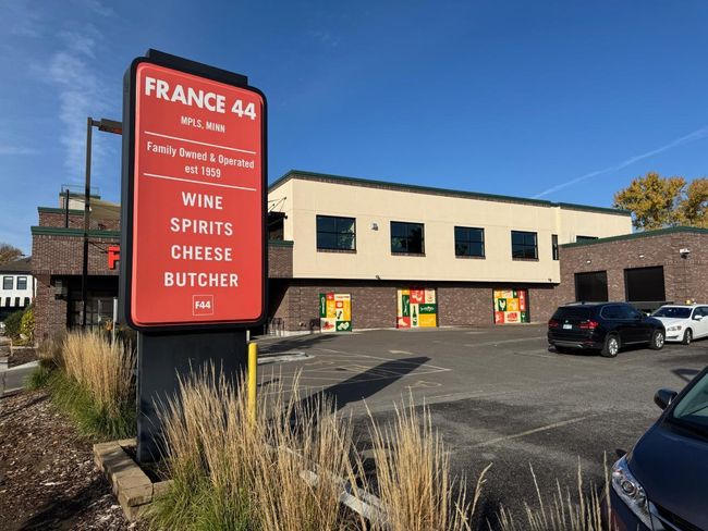 France 44 Liquor store | Image 40