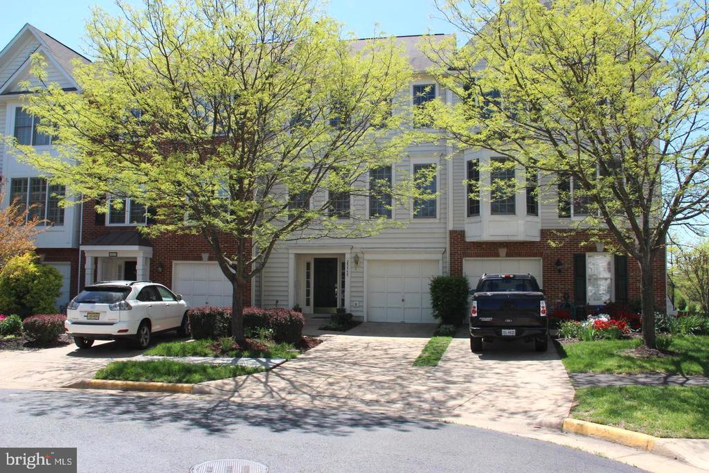 Gwynneth Sq, Chantilly, VA 20152