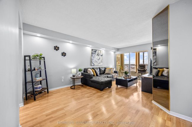 913 - 145 Hillcrest Ave, Condo with 3 bedrooms, 2 bathrooms and 1 parking in Mississauga ON | Image 10