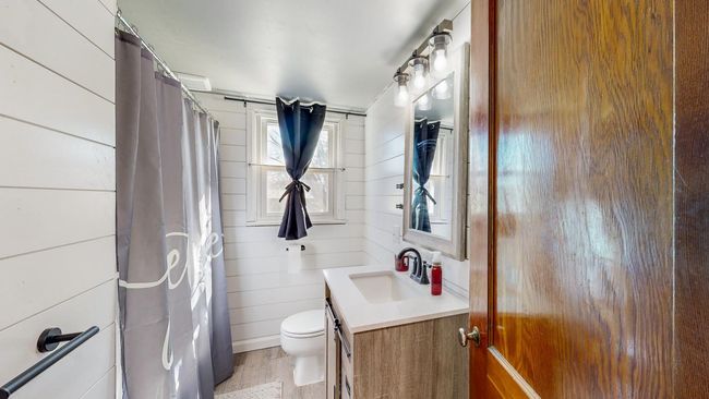 Main Floor Full Bath | Image 25