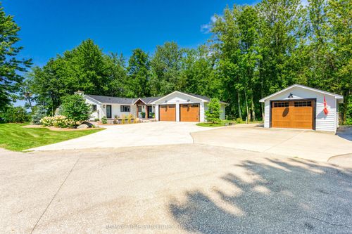 5168 Lakeshore Rd, Town Of Plympton Wyoming, ON, N0N1J6 | Card Image