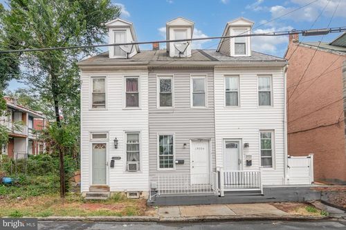 1933 Logan St, HARRISBURG, PA, 17102-1828 | Card Image