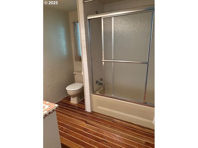 Bathroom-Hall | Image 24