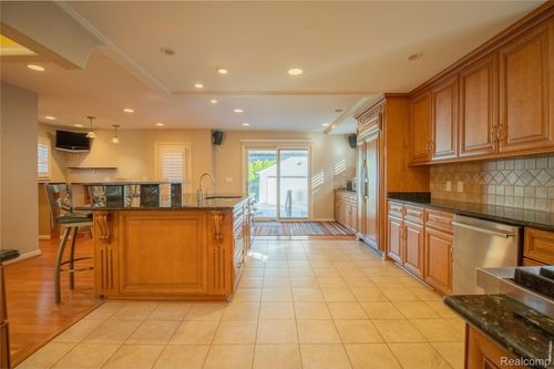 450 Roland Rd, Grosse Pointe Farms, MI, 48236-2846 | Card Image