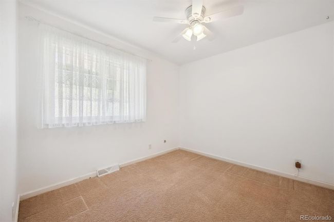 Secondary bedroom (1) | Image 15