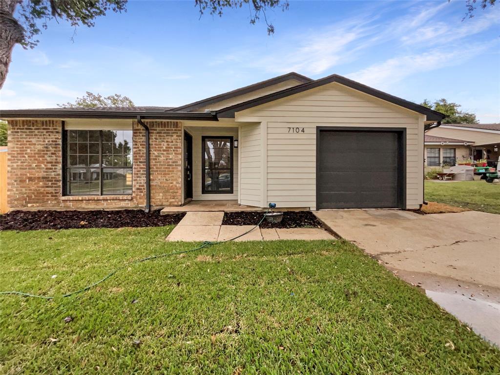 Hanna Cir, The Colony, TX 75056