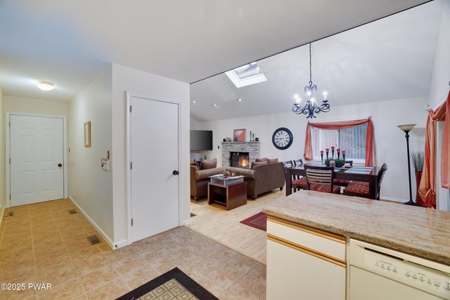 19- Open floor plan | Image 19