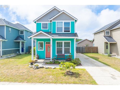 781 Kentucky Ave, Coos Bay, OR, 97420-6813 | Card Image