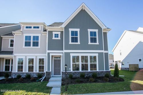 18 Goldsboro Ave, Sanford, NC, 27330-4957 | Card Image