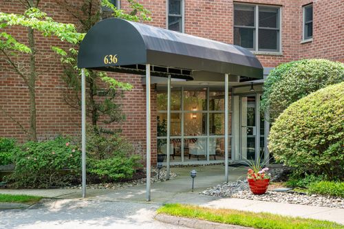 apt-3-636 Steamboat Rd, Greenwich, CT, 06830-7104 | Card Image
