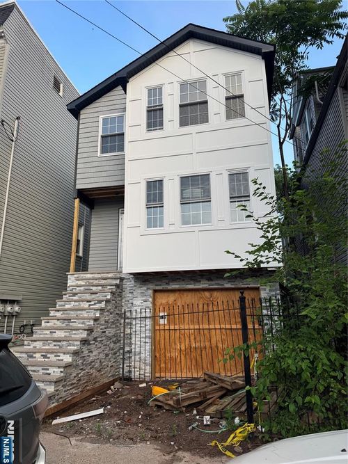 691 E 20th Street, Newark, NJ, 07103 | Card Image