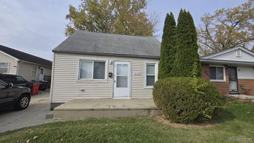 25335 Pinehurst St, Roseville, MI, 48066-3804 | Card Image