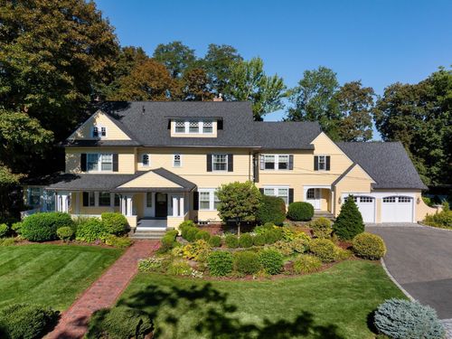 11 Winthrop Rd, Lexington, MA, 02421-5645 | Card Image