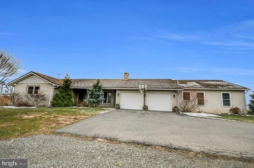 221 Hartman Rd, READING, PA, 19606-9421 | Card Image