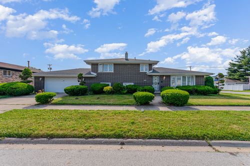 615 Hoxie Ave, Calumet City, IL, 60409-3826 | Card Image