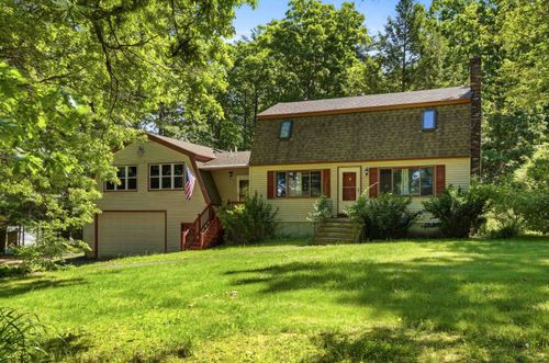 73 Old Chester Rd, Derry, NH, 03038-4018 | Card Image