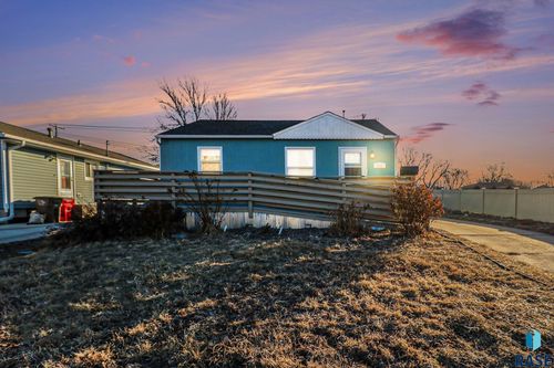 412 S Jefferson Ave, Sioux Falls, SD, 57104-3913 | Card Image