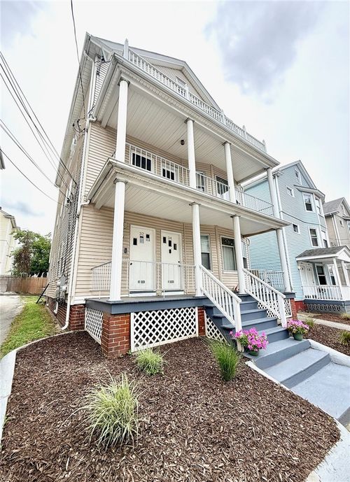 32 Richter St, Providence, RI, 02908-4304 | Card Image