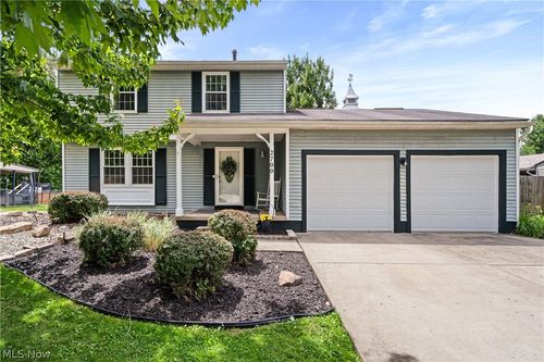 2700 Elizabeth Dr Sw, Warren, OH, 44481-8603 | Card Image