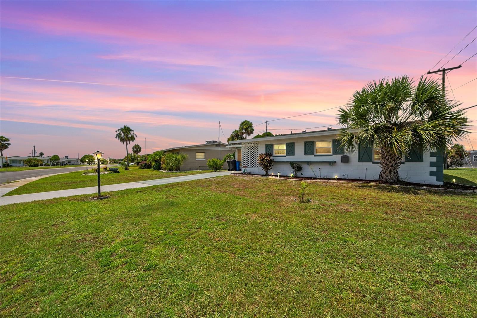 Council Dr, Sun City Center, FL 33573
