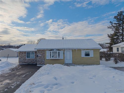 503 Calhoun St, East Syracuse, NY, 13057-1825 | Card Image