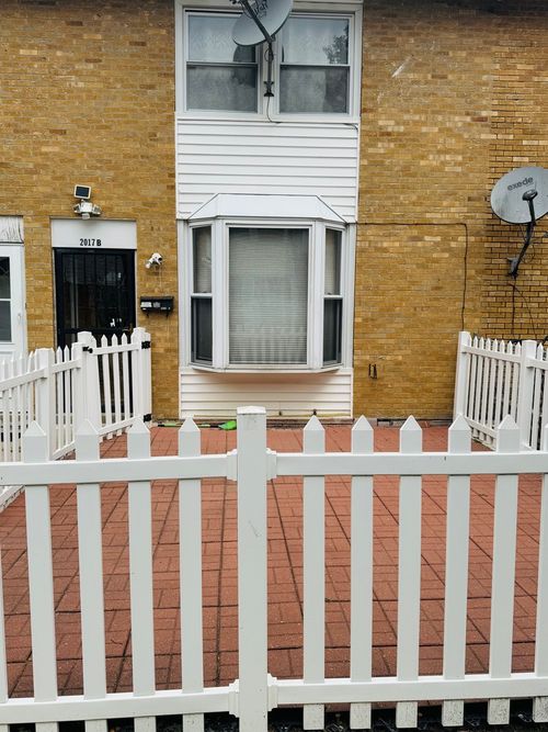 apt-b-2017 Pine St, Des Plaines, IL, 60018-2983 | Card Image