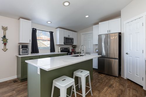 632 S Hillside Dr, Kanab, UT, 84741-3811 | Card Image